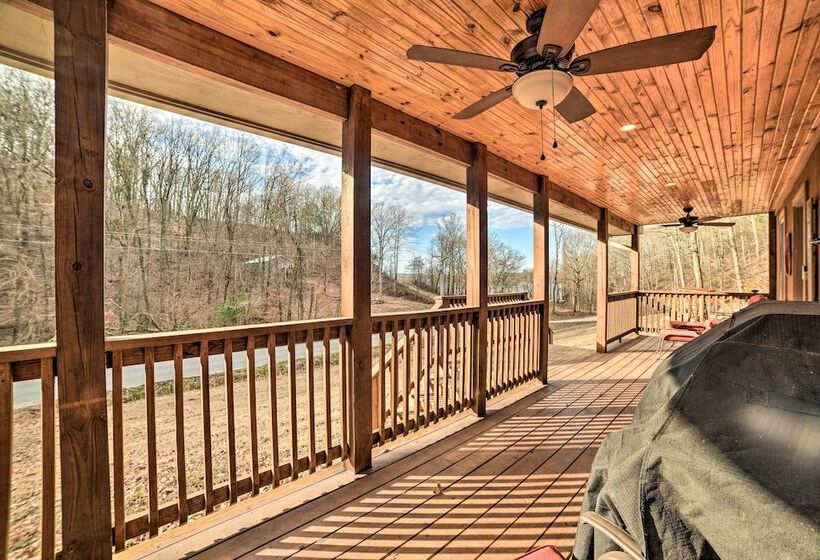 Cozy Waverly Cabin W/ Fireplace & Deck!