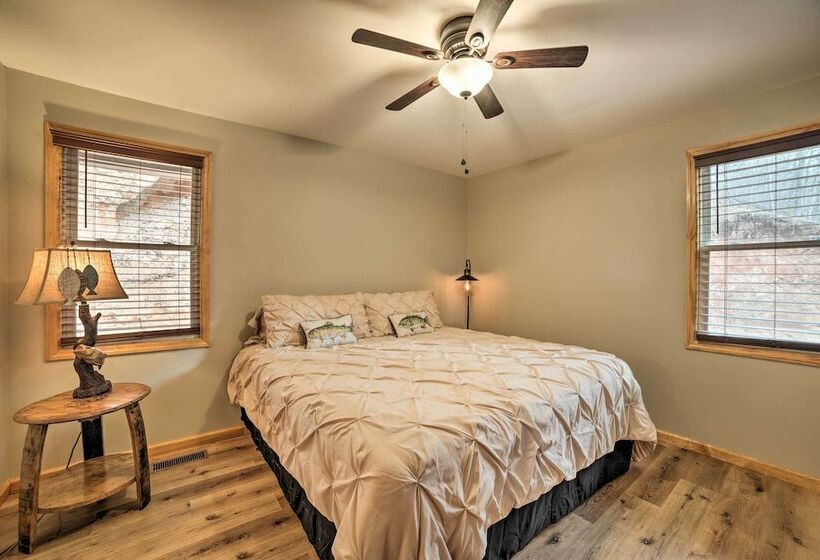 Cozy Waverly Cabin W/ Fireplace & Deck!