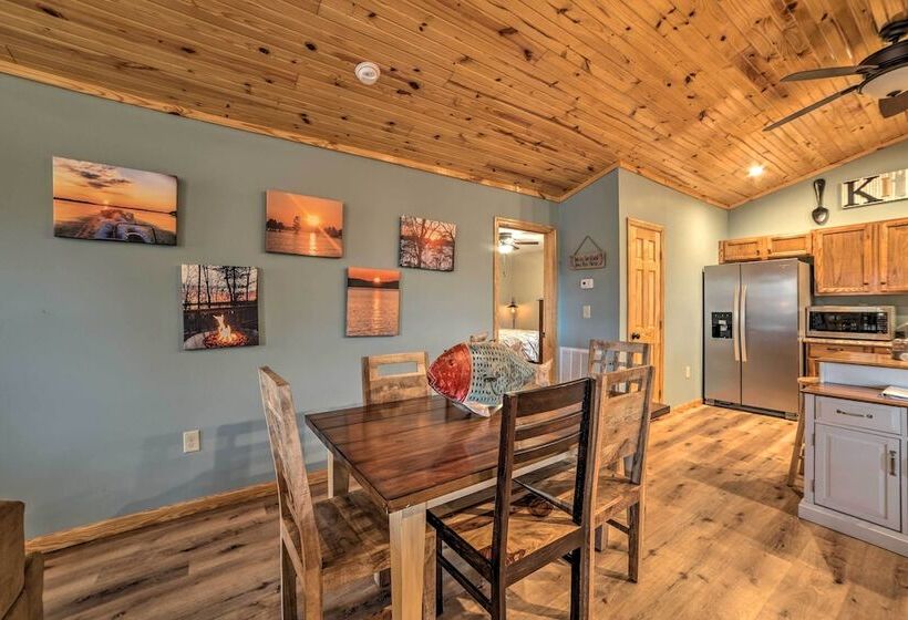 Cozy Waverly Cabin W/ Fireplace & Deck!