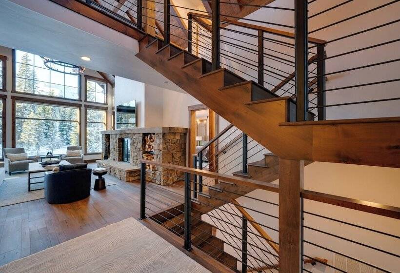 Custom Ski In/out Chalet With Hot Tub & Wet Bars!