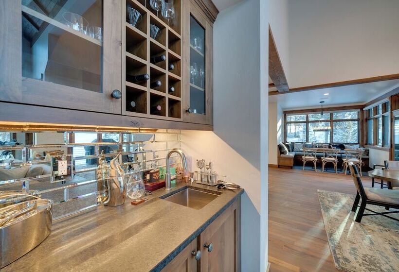 Custom Ski In/out Chalet With Hot Tub & Wet Bars!