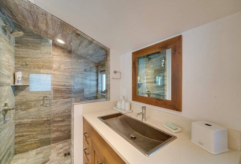 Custom Ski In/out Chalet With Hot Tub & Wet Bars!