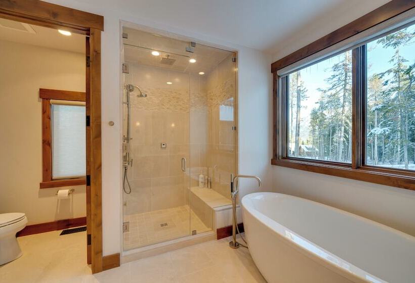 Custom Ski In/out Chalet With Hot Tub & Wet Bars!