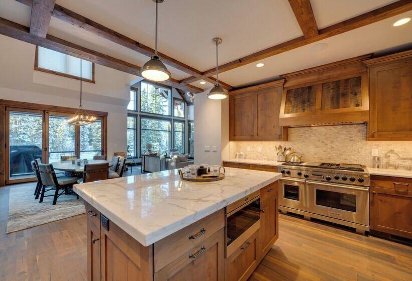 Custom Ski In/out Chalet With Hot Tub & Wet Bars!