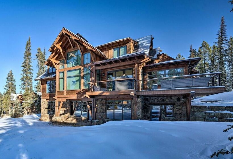 Custom Ski In/out Chalet With Hot Tub & Wet Bars!
