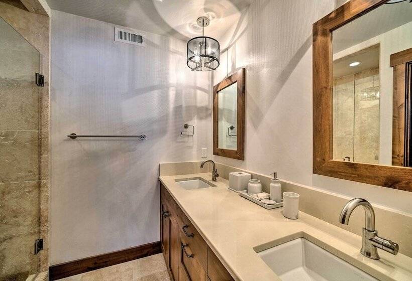 Custom Ski In/out Chalet With Hot Tub & Wet Bars!