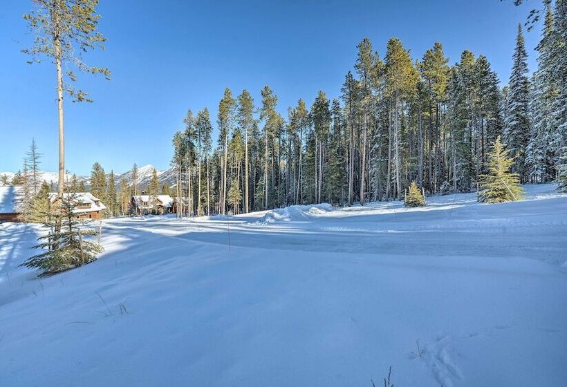 Custom Ski In/out Chalet With Hot Tub & Wet Bars!