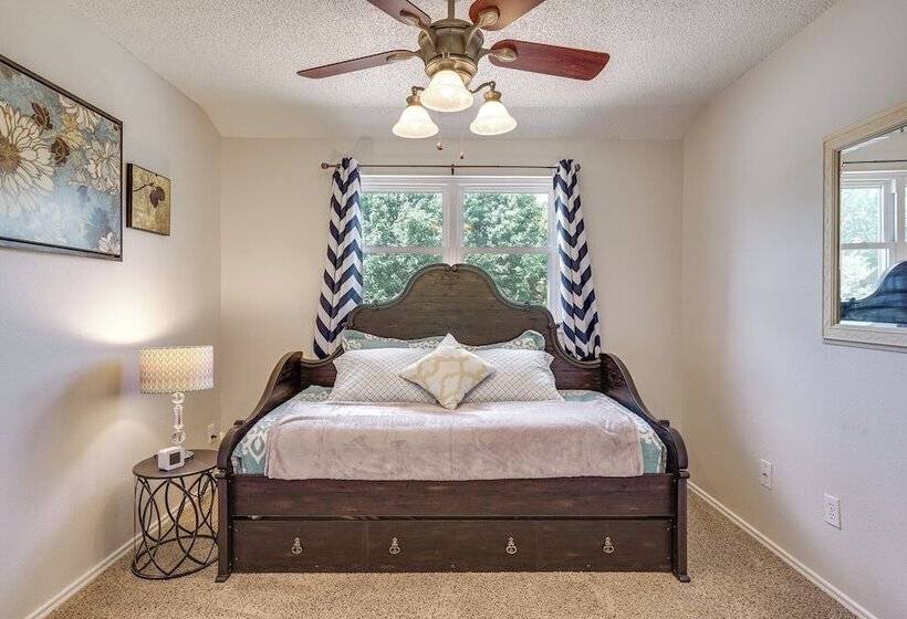 Dog Friendly Live Oak Home W/ Hot Tub & Game Room!