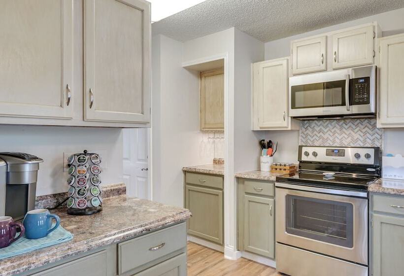 Dog Friendly Live Oak Home W/ Hot Tub & Game Room!