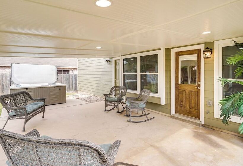 Dog Friendly Live Oak Home W/ Hot Tub & Game Room!