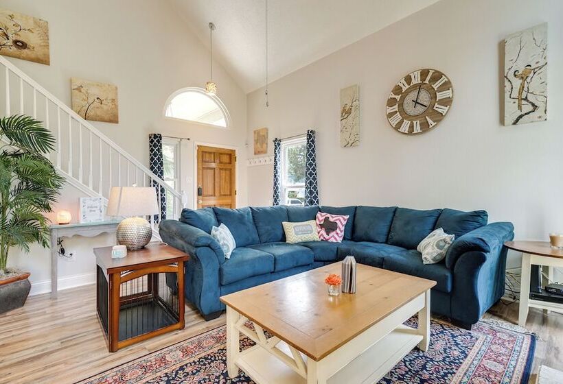 Dog Friendly Live Oak Home W/ Hot Tub & Game Room!