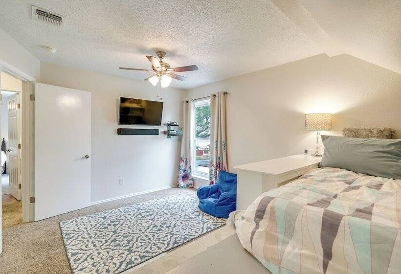 Dog Friendly Live Oak Home W/ Hot Tub & Game Room!