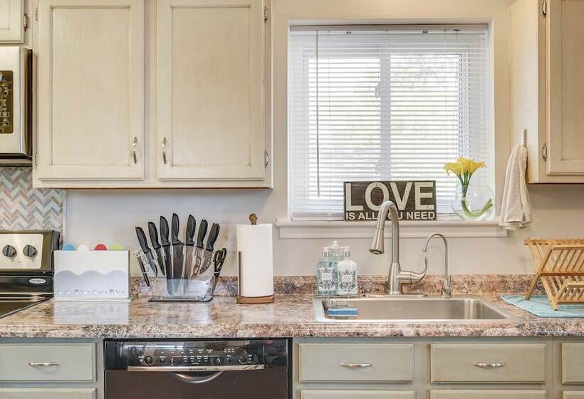 Dog Friendly Live Oak Home W/ Hot Tub & Game Room!