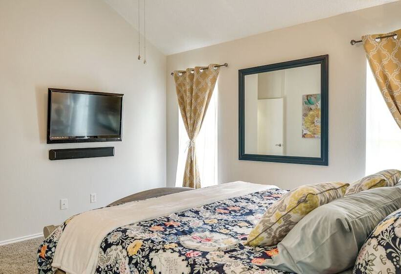 Dog Friendly Live Oak Home W/ Hot Tub & Game Room!