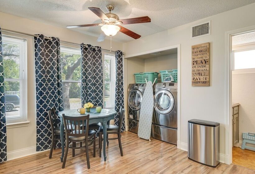 Dog Friendly Live Oak Home W/ Hot Tub & Game Room!