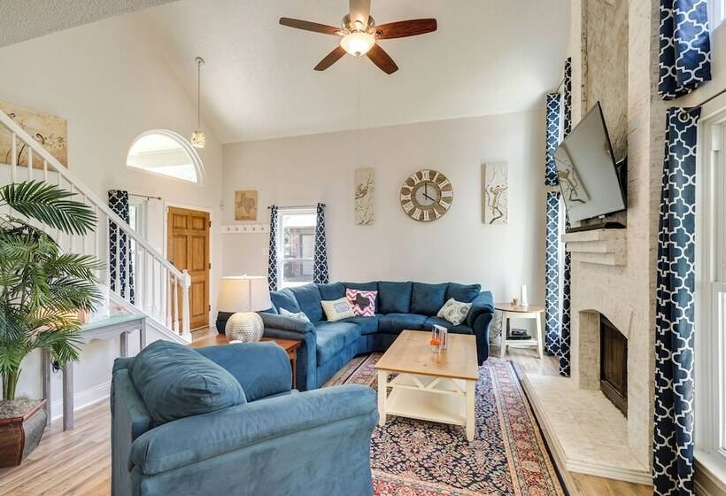 Dog Friendly Live Oak Home W/ Hot Tub & Game Room!