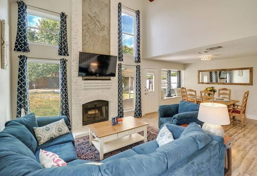 Dog Friendly Live Oak Home W/ Hot Tub & Game Room!