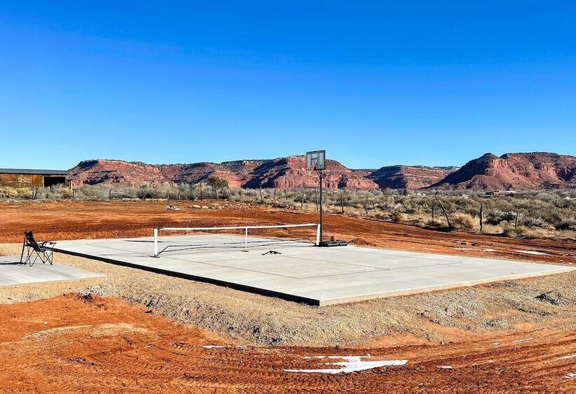 Dreamy Kanab Cabin W/ Hot Tub & Panoramic Views!