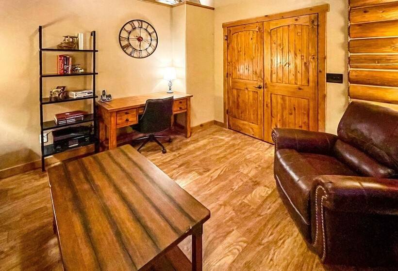 Dreamy Kanab Cabin W/ Hot Tub & Panoramic Views!