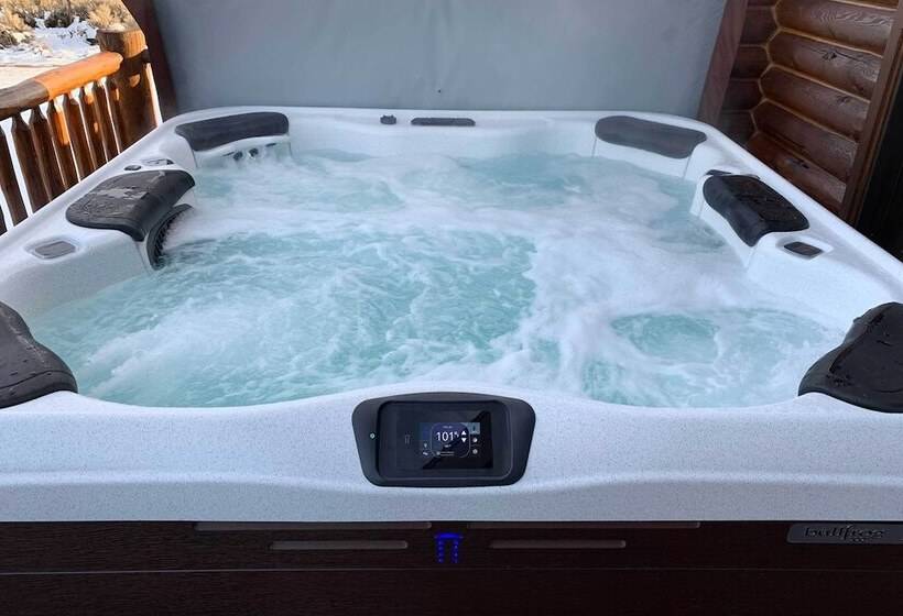 Dreamy Kanab Cabin W/ Hot Tub & Panoramic Views!