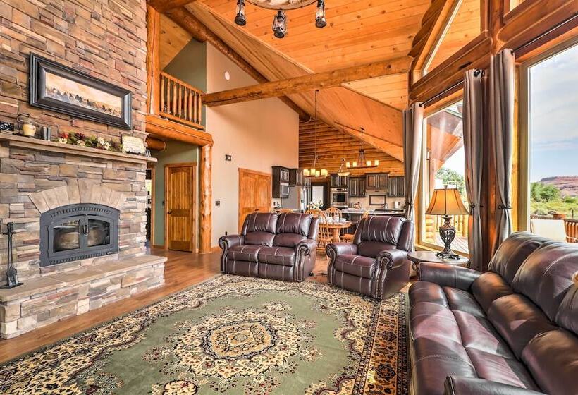 Dreamy Kanab Cabin W/ Hot Tub & Panoramic Views!