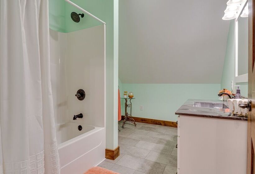 Eagle Crest Lodge    Large Group Getaway!