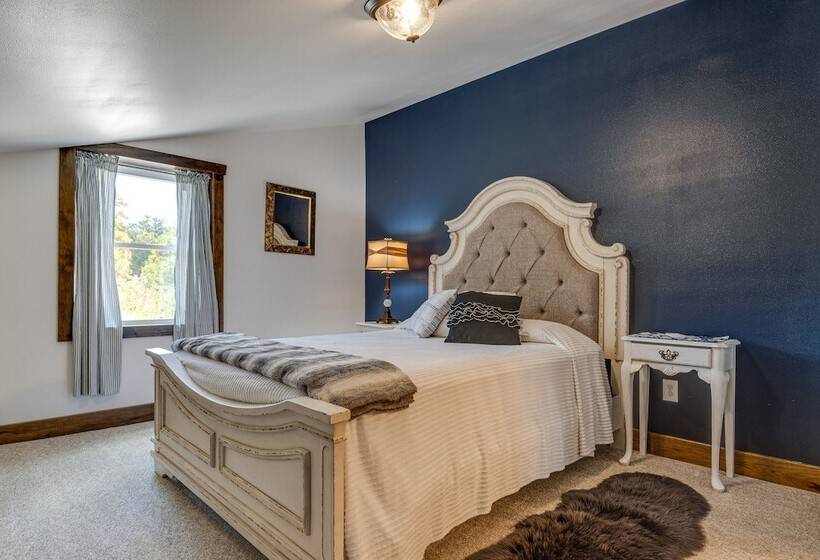 Eagle Crest Lodge    Large Group Getaway!