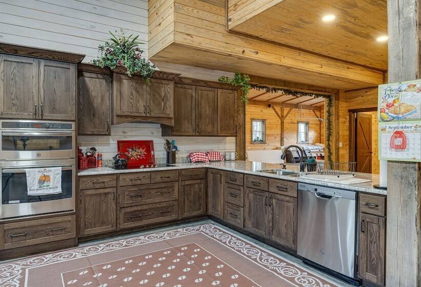 Eagle Crest Lodge    Large Group Getaway!