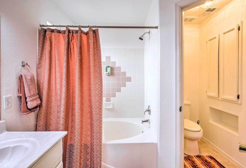 El Paso Retreat W/ Pool: 11 Mi To Downtown!