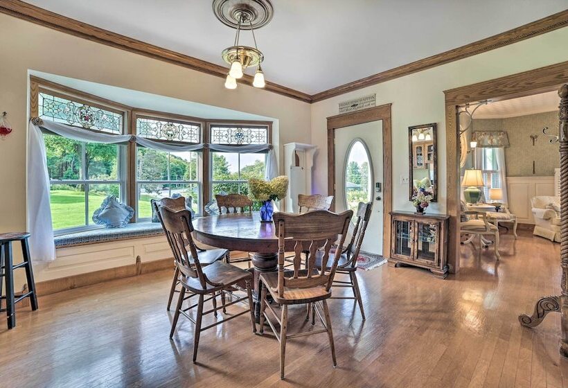 Elegant 1905 Home: Steps To Torch Lake & Dtwn