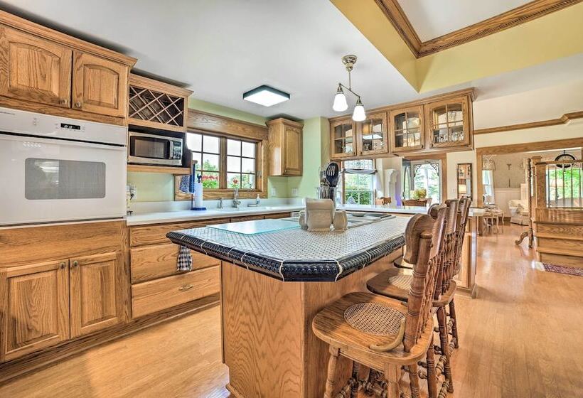 Elegant 1905 Home: Steps To Torch Lake & Dtwn