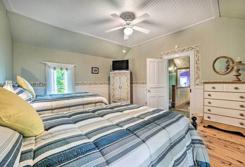 Elegant 1905 Home: Steps To Torch Lake & Dtwn