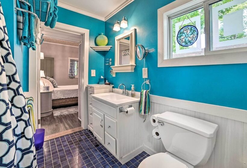 Elegant 1905 Home: Steps To Torch Lake & Dtwn