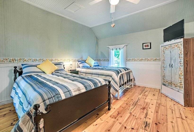 Elegant 1905 Home: Steps To Torch Lake & Dtwn