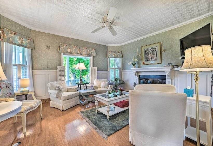 Elegant 1905 Home: Steps To Torch Lake & Dtwn