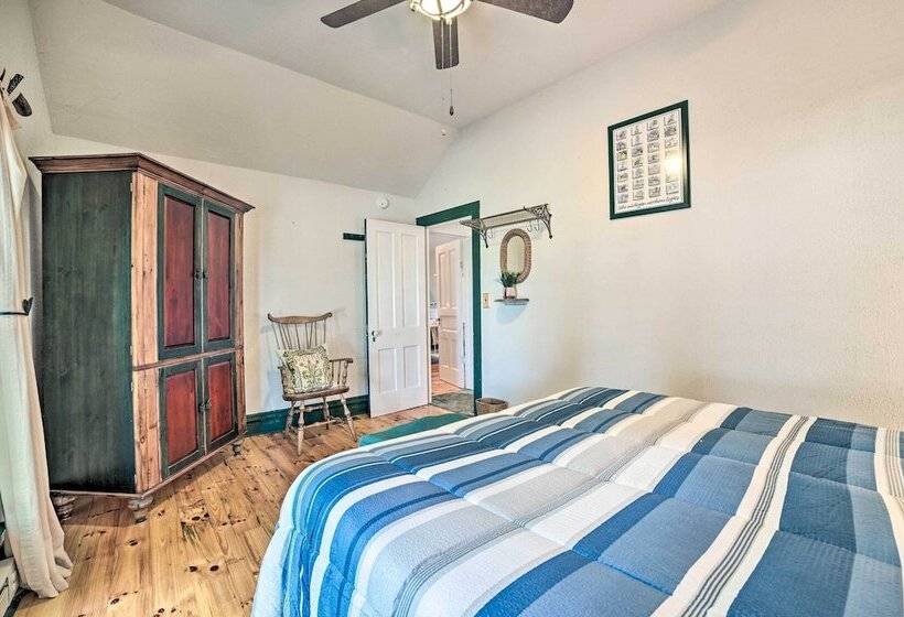 Elegant 1905 Home: Steps To Torch Lake & Dtwn