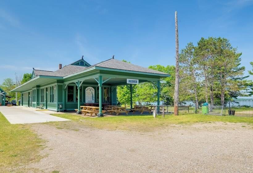 Elegant 1905 Home: Steps To Torch Lake & Dtwn