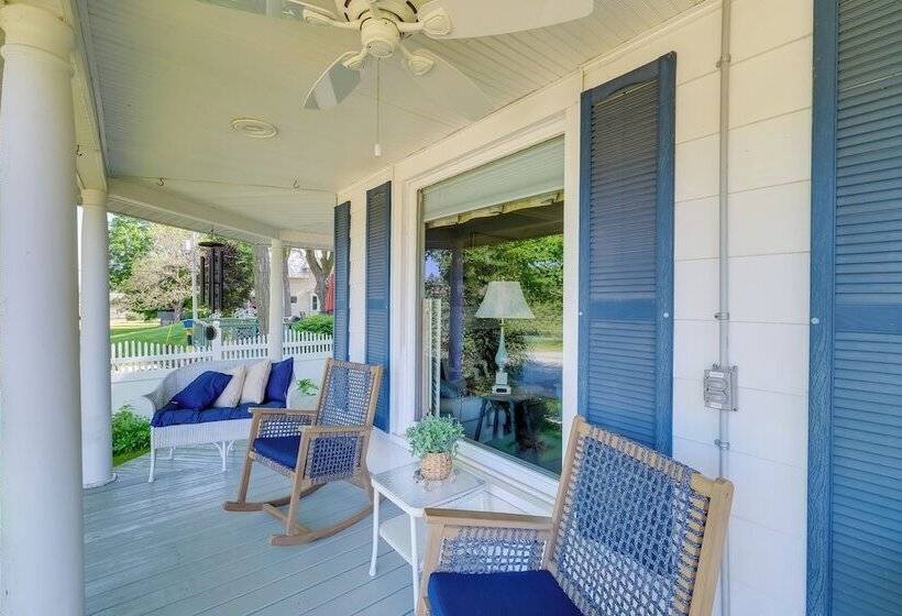 Elegant 1905 Home: Steps To Torch Lake & Dtwn