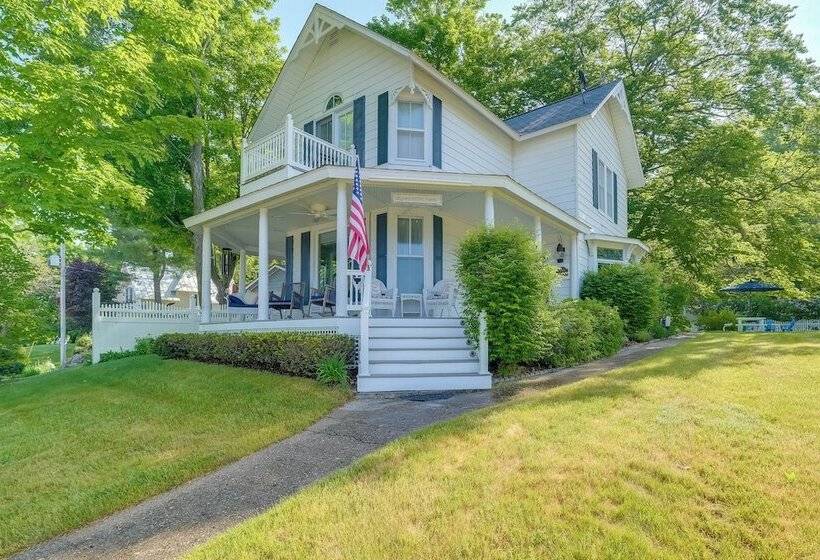 Elegant 1905 Home: Steps To Torch Lake & Dtwn
