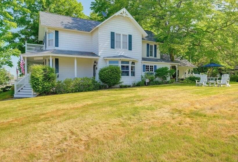 Elegant 1905 Home: Steps To Torch Lake & Dtwn