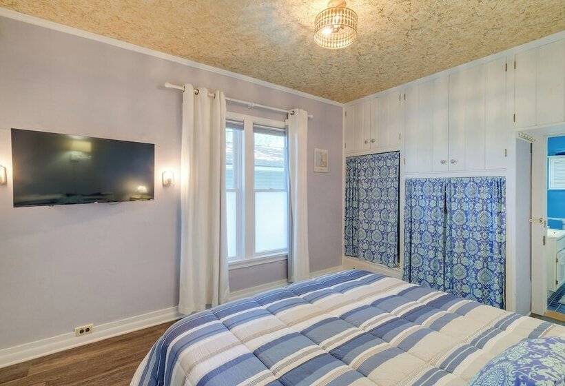 Elegant 1905 Home: Steps To Torch Lake & Dtwn