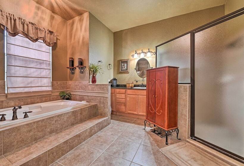 Elegant Valrico Home ~ 15 Mi To Downtown Tampa!