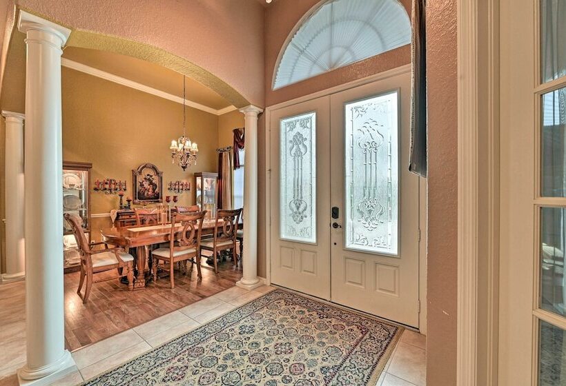 Elegant Valrico Home ~ 15 Mi To Downtown Tampa!
