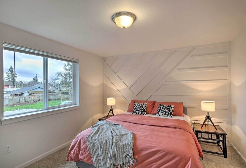 Enumclaw Home   60 Mi To Mount Rainier!