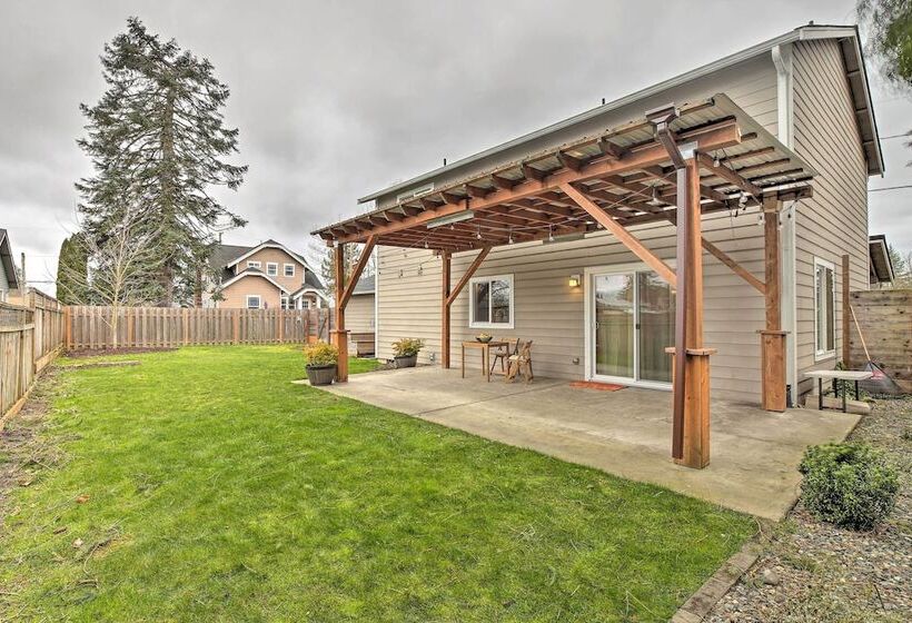 Enumclaw Home   60 Mi To Mount Rainier!