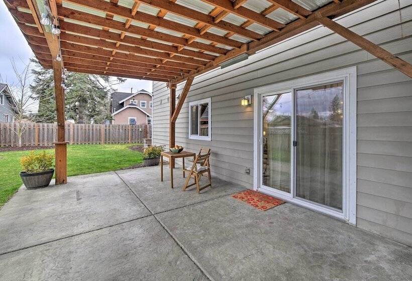 Enumclaw Home   60 Mi To Mount Rainier!