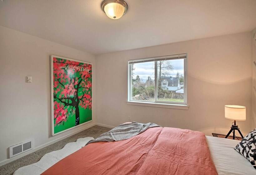 Enumclaw Home   60 Mi To Mount Rainier!