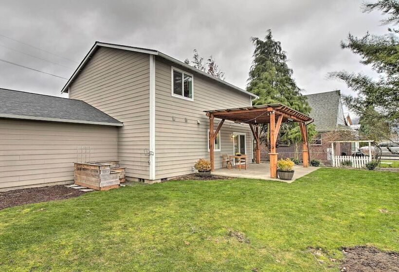 Enumclaw Home   60 Mi To Mount Rainier!