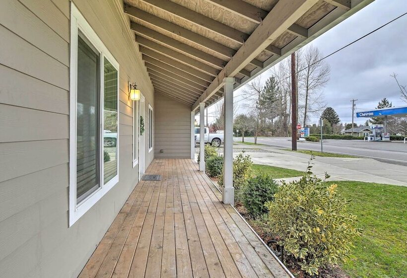 Enumclaw Home   60 Mi To Mount Rainier!