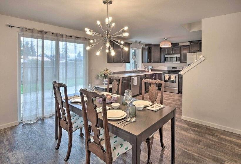 Enumclaw Home   60 Mi To Mount Rainier!